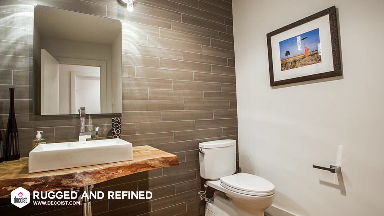 ванные комнаты краска и плитка. покраска древесины маслом. отделка окна в ванной. белая ванная комната с деревянными элементами. синяя декоративная штукатурка в интерьере.