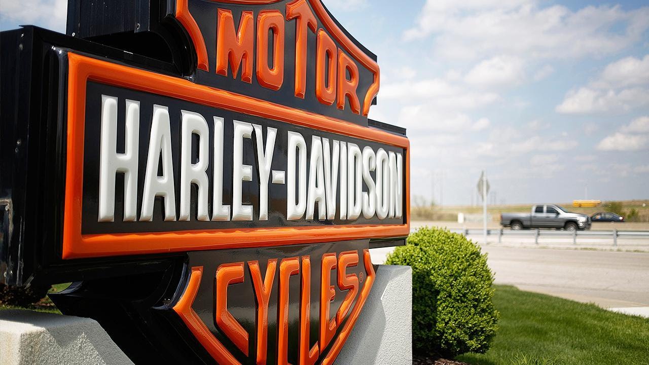 Dealer Checks Show Foot Traffic Is Down Muddling ‘Buy’ Thesis