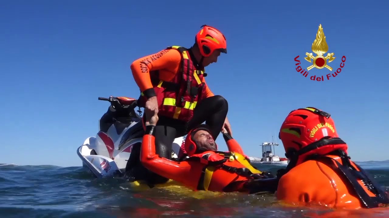 RIVIERA DI RIMINI: PRESIDIO ACQUATICO DEI VIGILI DEL FUOCO - YouTube