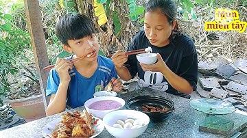 Đi chợ quê về làm bữa cơm đạm bạc. Cá lóc kho tiêu ăn cùng canh khoai mỡ rất ngon.[Mun miền tây].