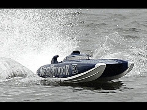 RC boat Catamaran Zenoah V2 twin (66 mph) - YouTube