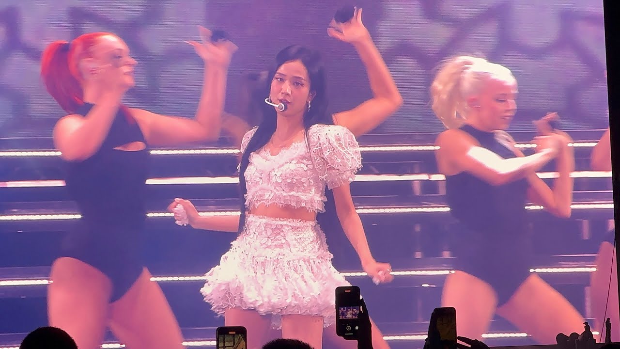 Jisoo Solo Flower - BlackPink Live Concert @ Stade de France 15/07/2023