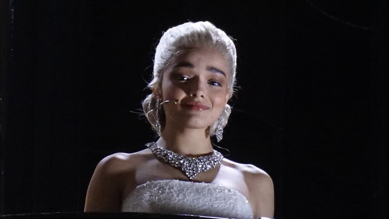 rachel zegler’s FINAL performance of don’t cry for me argentina - evita, the london palladium 