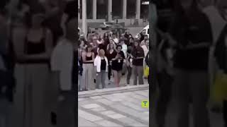 Кияни зібралися на майдані Незалежності в Києві щоб нагадати про звірства росіян в ОЛЕНІВЦІ