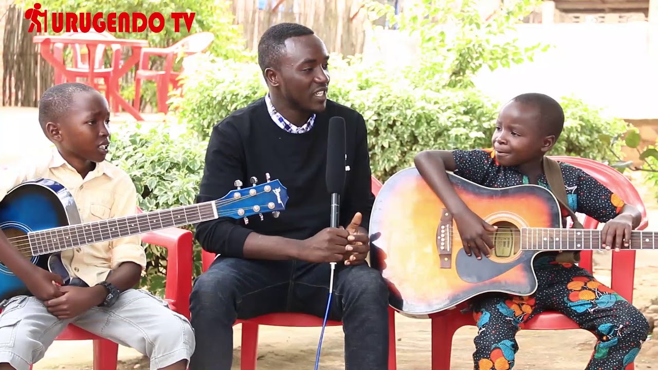 Twahuje babana babahanga mugucuranga guitar ||Jimmy na Danny banditse amateka