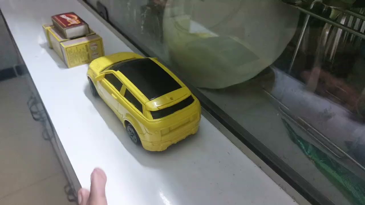 A car broke a house and wall short flim