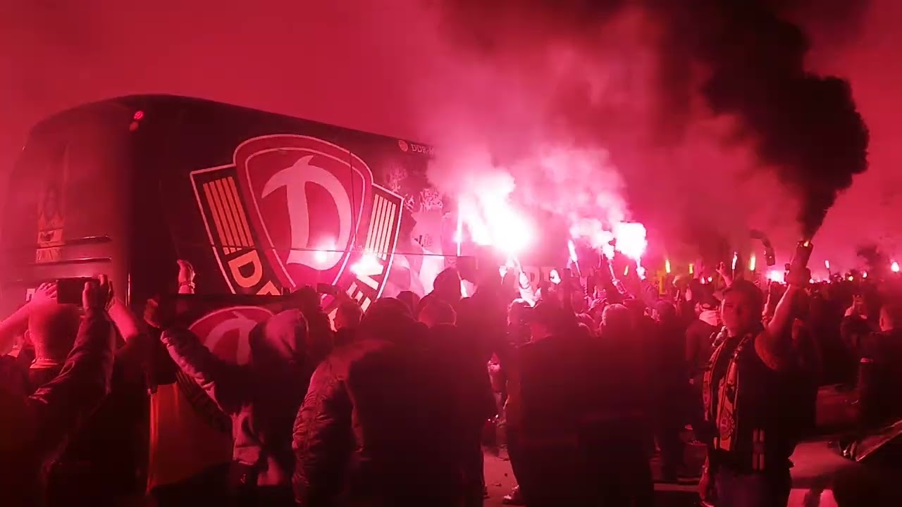 Dynamo Aufstieg Ankunft der Mannschaft