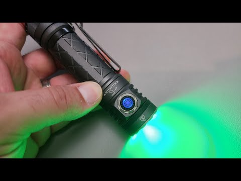 🔦 This Flashlight has a Sick Trick (Skilhunt EC300)