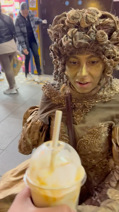 Tindakan kebaikan acak Tiktok 4 #performer #disney #goldlady #golaladylondon #viralgold #trending
