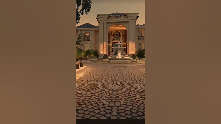 Arsitektur rumah istana mewah yang megah