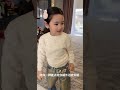 俄罗斯母女三人出门 给孩子们上学前的准备 俄罗斯母女三人出门 给孩子们上学前的准备