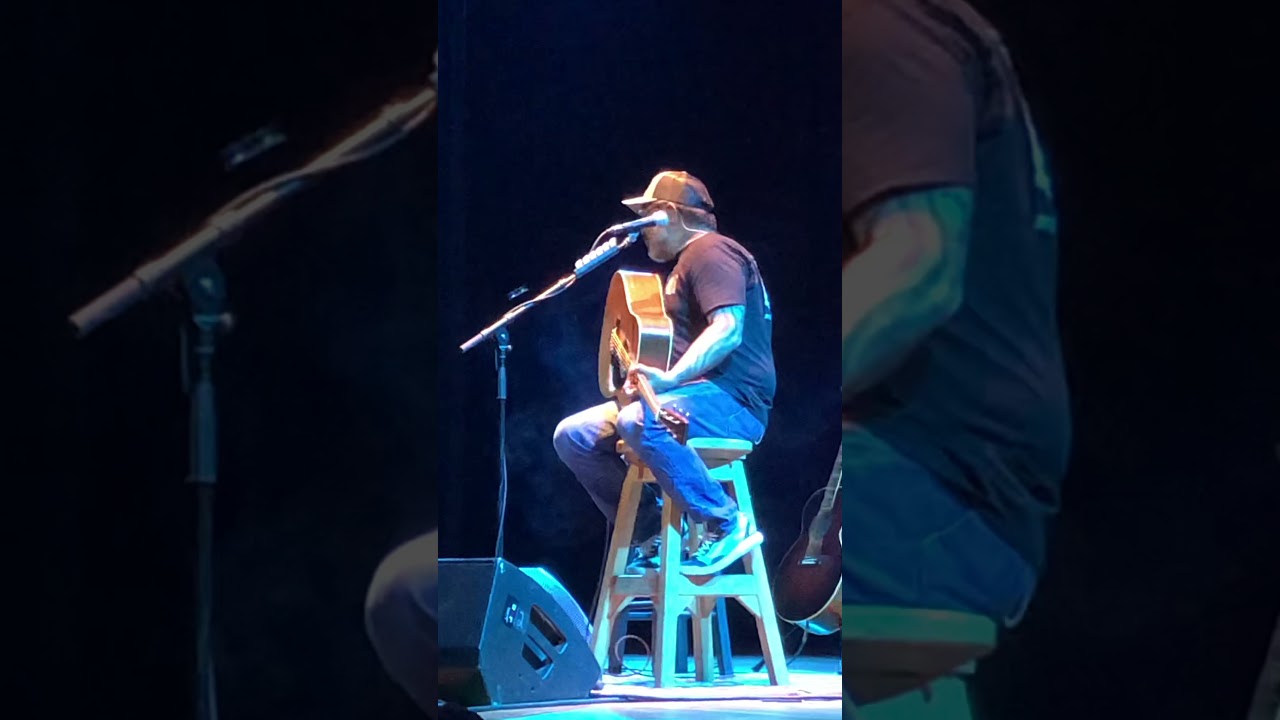 Aaron Lewis singing Goodbye Town