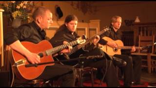 Miniatura de vídeo de "Triple Trouble Trio playing "A Csitari Hegyek Alatt""