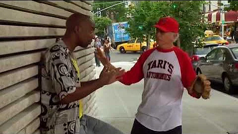 curb your enthusiasm leon's glasses