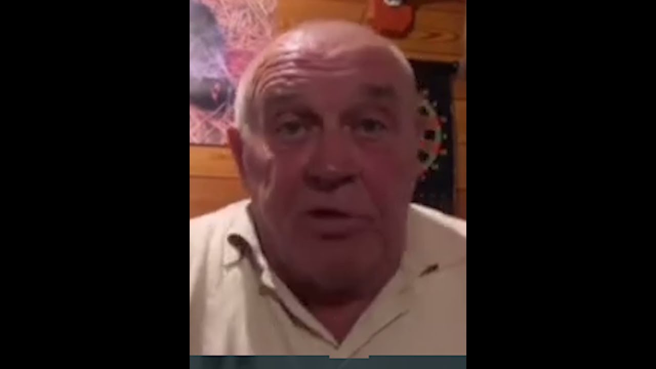 мужик упал в лужу