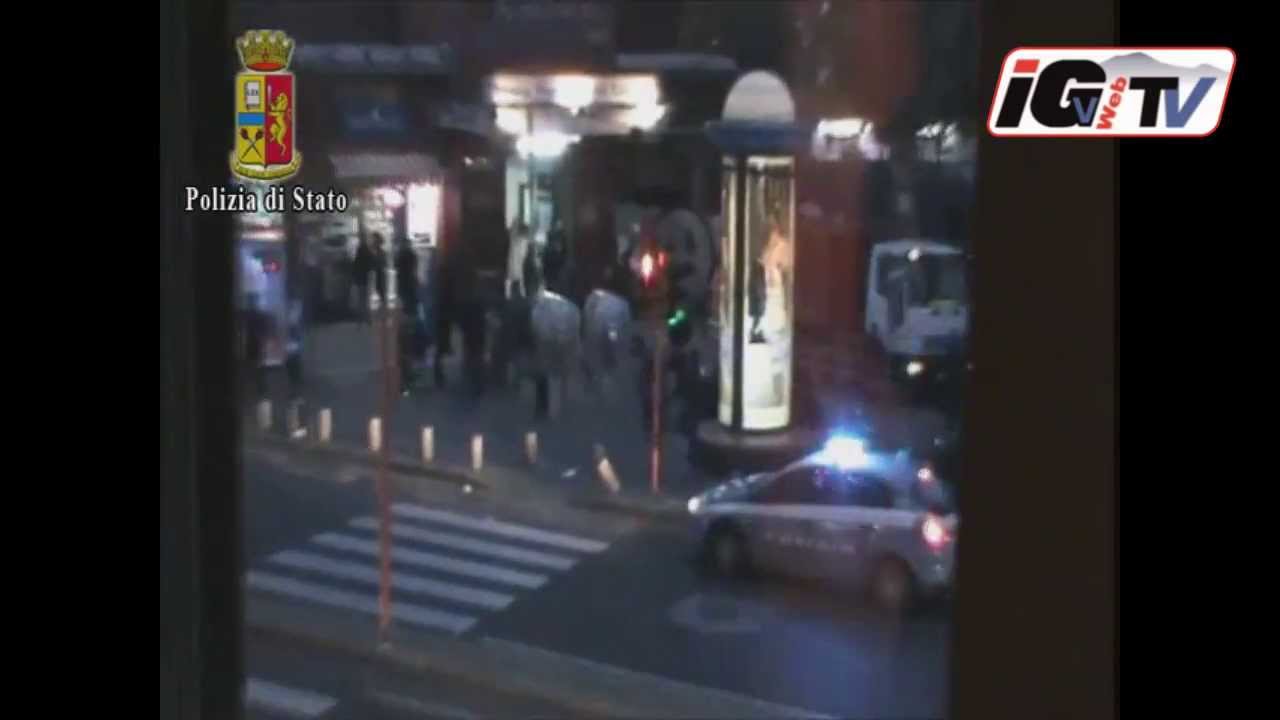 Napoli, arrestati quattro borseggiatori - YouTube