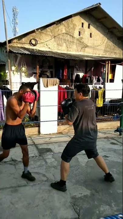 Jangan Mau Kalah, Bapak-Bapak pun Latihan Tinju #tinjuindonesia #tinju #boxing#petinju