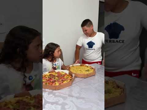 ELA NÃO QUIS DIVIDIR AS PIZZAS 😂