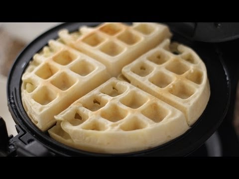 Video: Bánh Waffle Sữa đặc đun Sôi