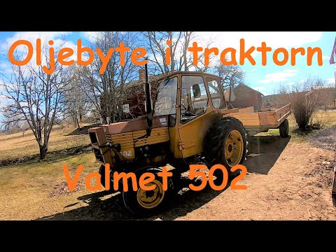 Video: Hur byter man oljefilter på en traktor?