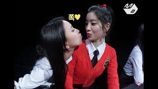 Dahyun & Chaeyoung (DubChaeng) - Kissing Feel Special(11)