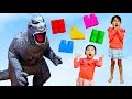 ごっこ遊び☆いじわるしちゃダメ！！ミニ怪獣と怪獣にお仕置きだ～！ブロック遊びと巨大飴☆himawari-CH