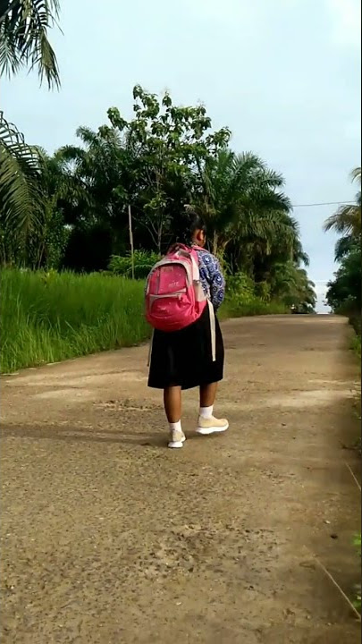 Esuk Esuk Cah SMK Mangkat Sekolah Liwat Dalan Ngarep Omah