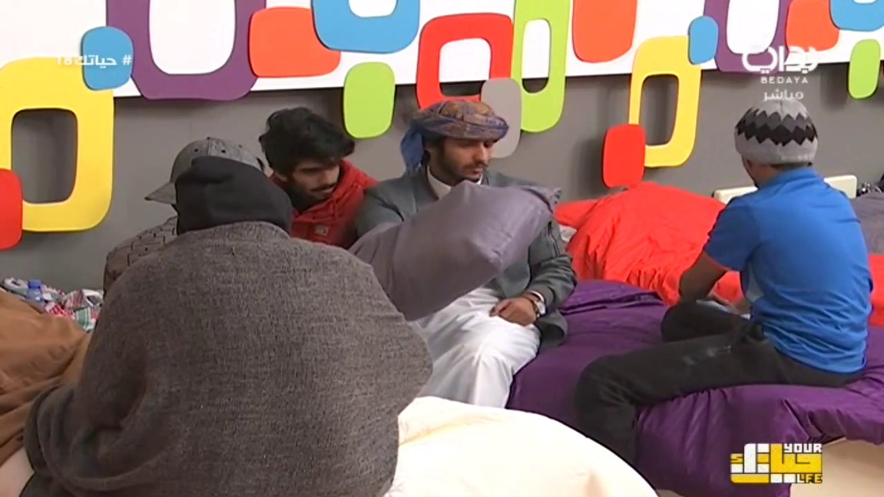 إزعاج الشباب منصور القرني في نومه - صباح | #حياتك18