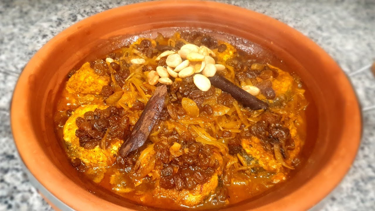 طاجين الحوت بالزبيب والبصل بالطريقة الشمالية المغربية