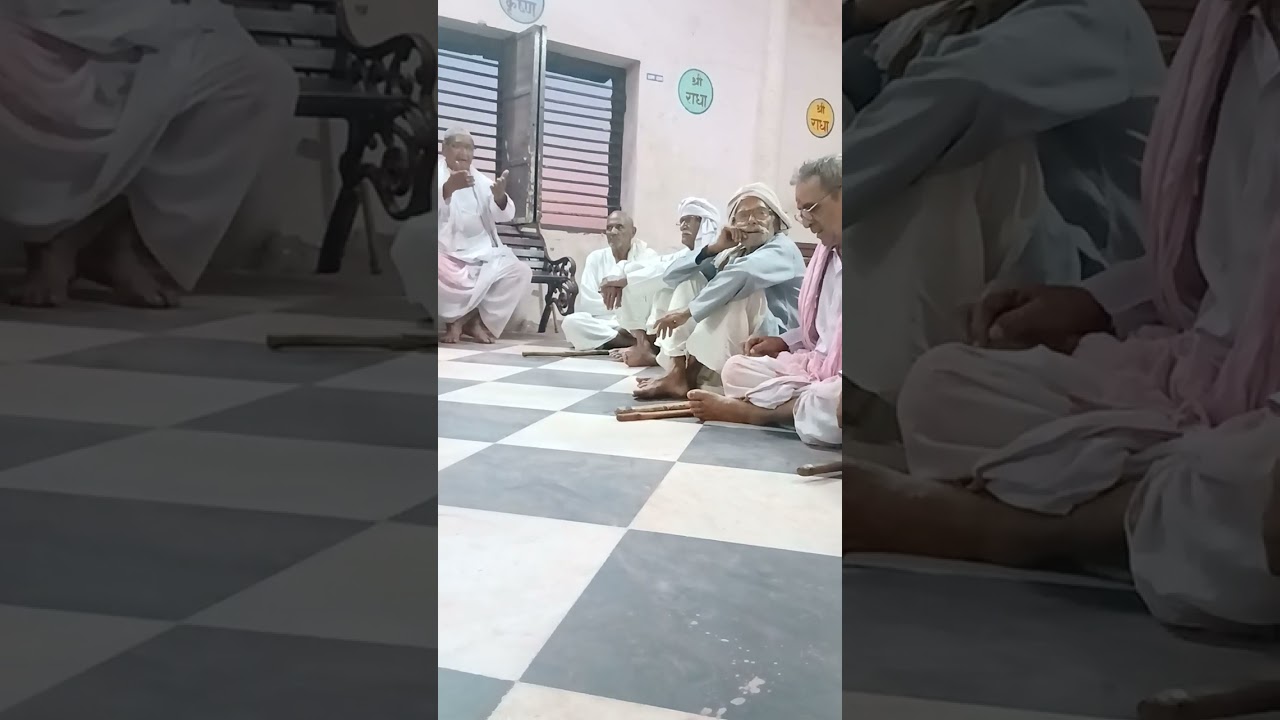 नंदगाँव नंदबाबा मंदिर पर बहुत पुराने समय से रोज  शाम की आरती के बाद होता ये भजन कीर्तन