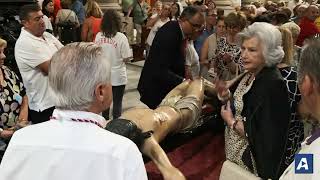 Así fue el descendimiento del Cristo de la Victoria en Vigo
