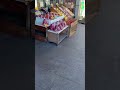 青森駅前にあるりんご屋さんおーい50円て?安いな