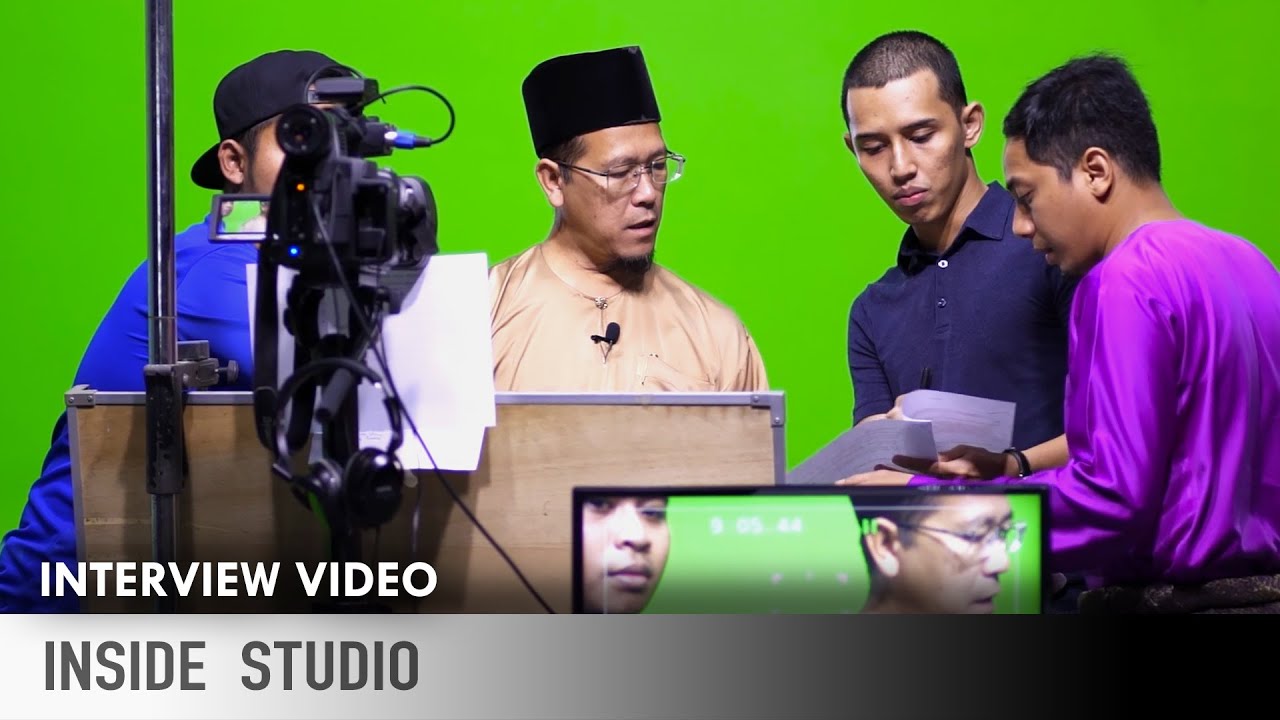 Inside Studio: Interview in Green Screen Studio