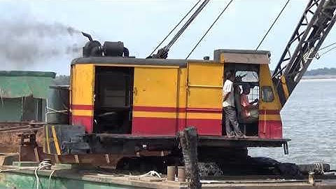 xáng cạp múc đất mé biển / động cơ xáng  cạp bự