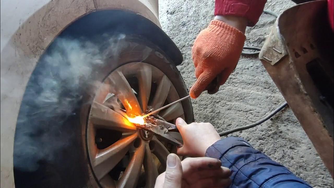 Как открутить колесо без ключа КАК ОТКРУТИТЬ секретный болт на калесе,без ключа - YouTube