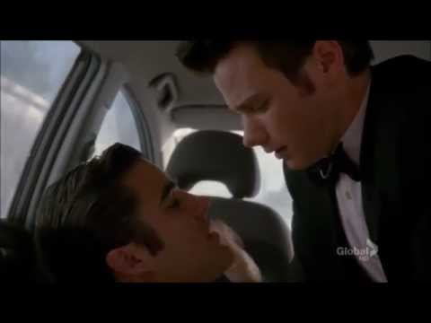 Glee 4x14   Klaine kiss in car