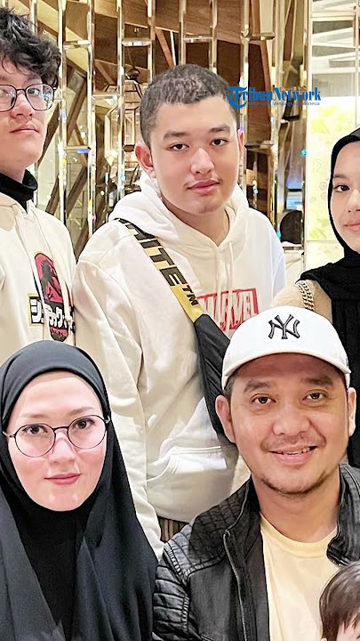 Keluarga Good Looking, Fadlan Muhammad dan Lyra Virna Bareng 6 Anaknya
