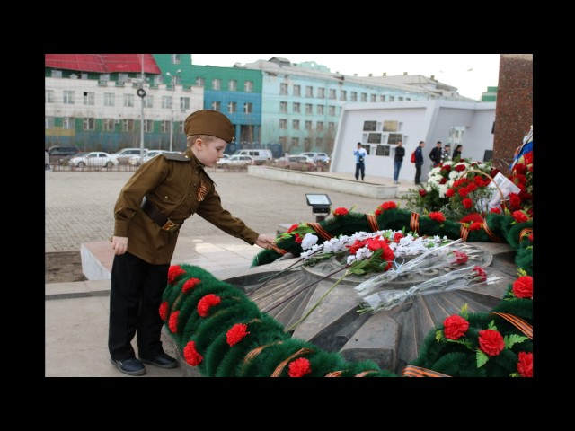 Изображение предпросмотра прочтения – Никита Алюков читает произведение «Спасибо деду за победу» А. Адамовича