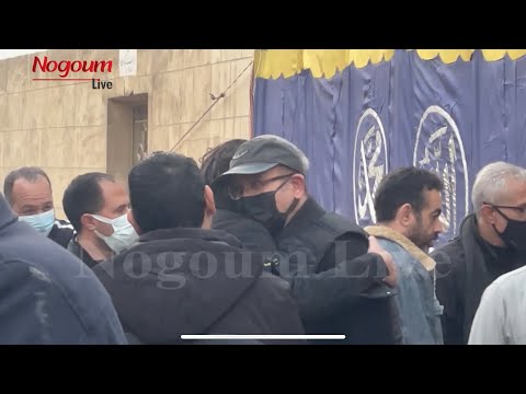 لحظة وداع الاب..هشام عباس ينهار من البكاء في وداع والده