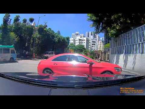車CAM直擊 - 女司機掛住爬小巴頭 逆線行車又唔睇對頭車