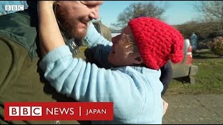 「生きてる！」　親類や幼なじみと抱擁、解放ヘルソンで再会喜ぶウクライナ兵