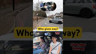 GIVE WAY AT A ROUNDABOUT #driving #car #london #roundabout #howto #drive @Angelinapj