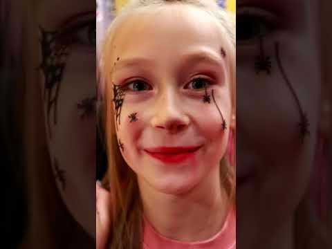 МАКИЯЖ на ХЕЛЛОУИН Старшая сестра vs Младшая #shorts