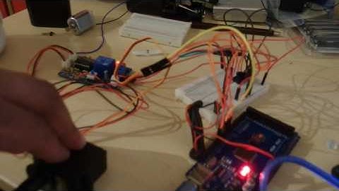 Arduino reversible continuous servo motor connected to water sensor