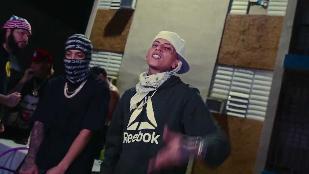 YouTube पर 4 Palos Remix - Michael Florees x Cdobleta Ft. Conep x Midnvght x Juliito x Kris R देखें