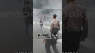 Pendemo ini nantang polisi tapi lari 🤣 #polisi #ngakak #viral