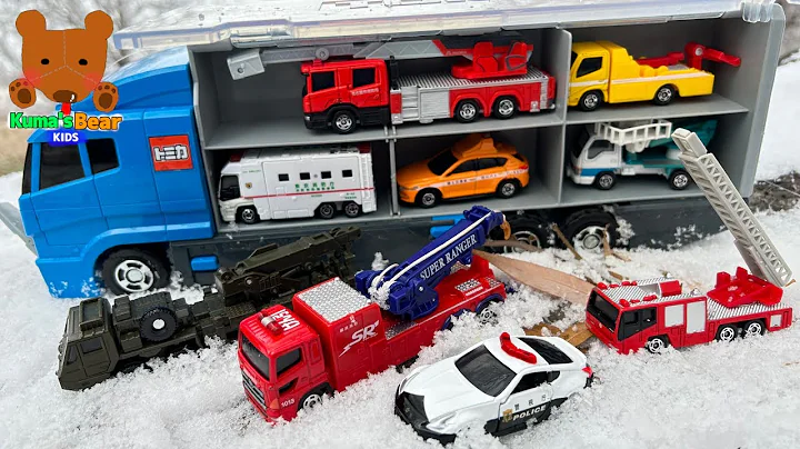 Mini Cars are Hiding on Grass & Icy Road! Tomica Clean Up Convoy Tries to Find the Cars【Kuma's Bear】
