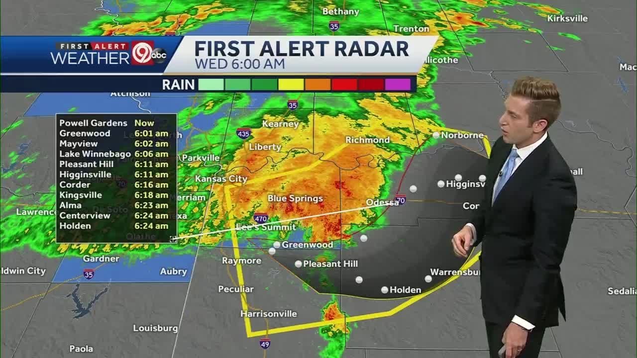 Severe storms roll through Kansas City Wednesday morning - YouTube