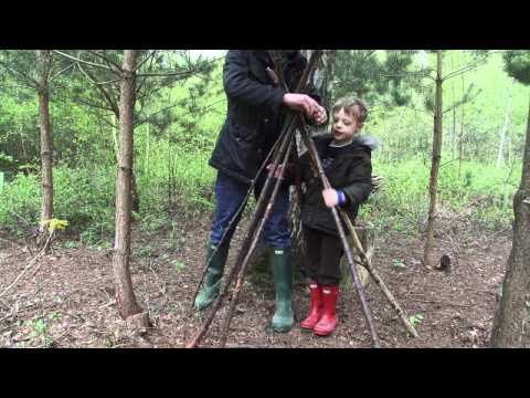 Come fare una semplice den nel bosco