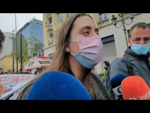newsbomb.gr: Συγκεντρωση φοιτητών στα Προπύλαια (11/11) - Δήλωση μαθήτριας